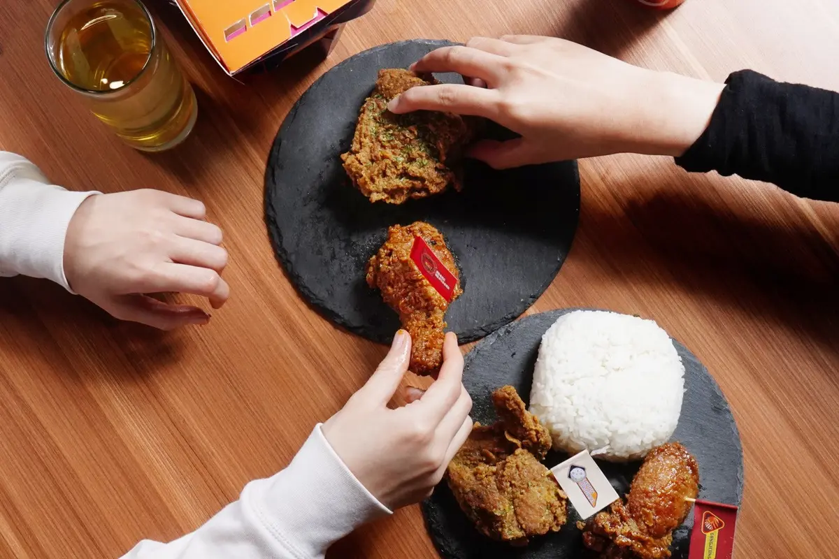 Pilihan Makan Siang dengan Menu Ayam Goreng yang Bikin Lebih Kenyang dan Puas