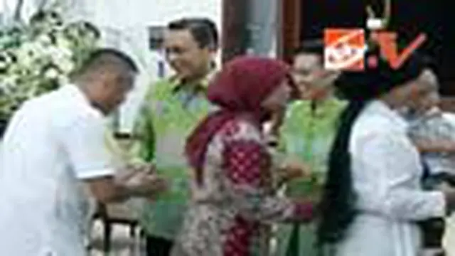 Boediono Lebaran Bersama Staf Wapres