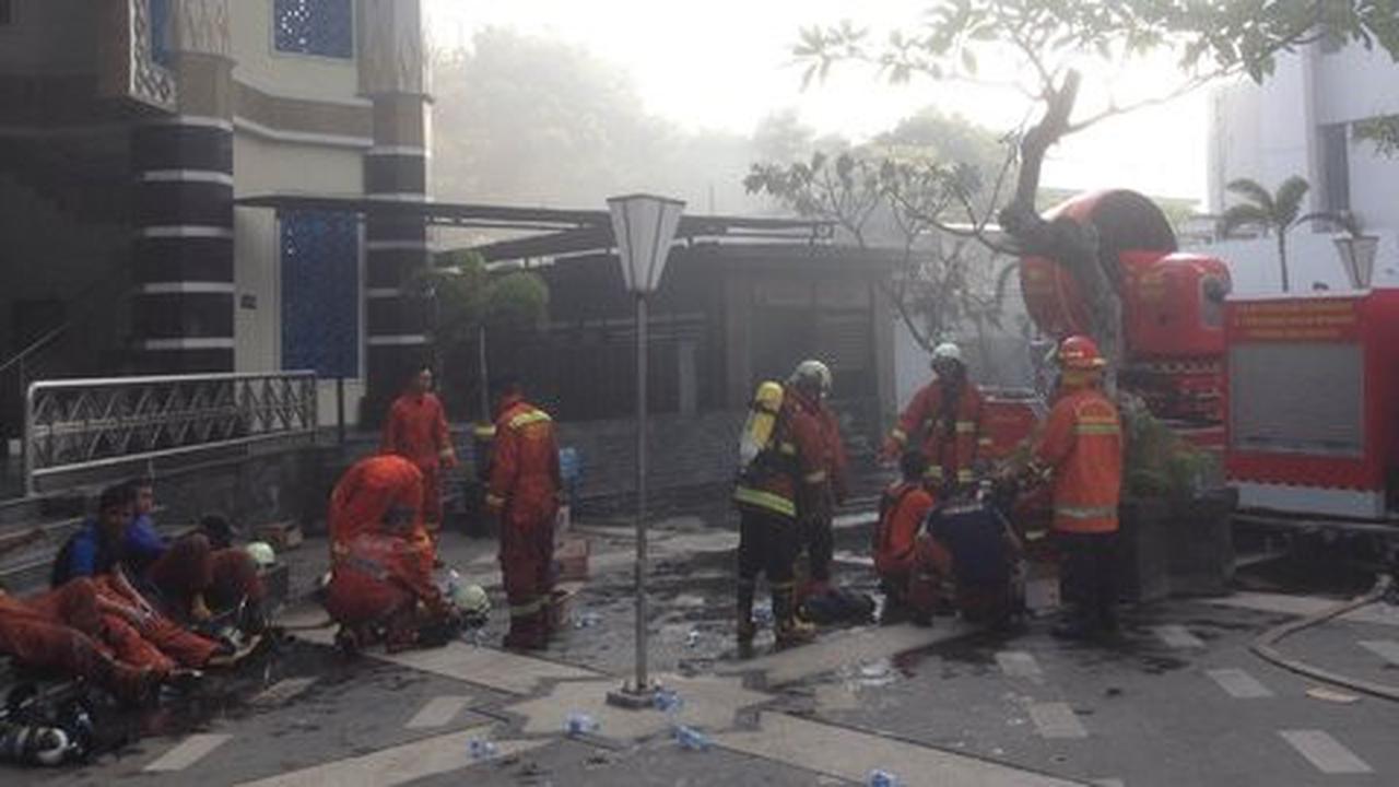 Basement Dirjen Pajak terbakar, pegawai ramai menonton