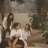 Empat Ilustrator perempuan yang tergabung dalam Mixed Feelings 04 – Kintsugi akan menggelar pameran ilustrasi. (Photographed and Styled by Yon Beni)