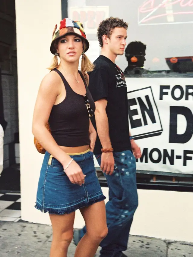 6 Potret Jadul Britney Spears dan Justin Timberlake Semasa Pacaran, Sering Pakai Baju Couple!
