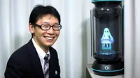 Pria Jepang yang menikah dengan objek hologram Hatsune Miku. (Foto: Geek)