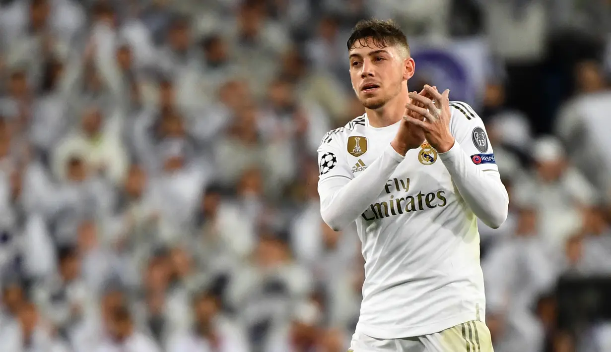 6. Federico Valverde (70 juta euro) - Gelandang asal Uruguay ini tampil apik dalam menjaga lini tengah Real Madrid. Federico Valverde telah menyumbangkan tiga gol dan satu assists dari delapan penampilannya di kompetisi Liga Spanyol saat ini. (AFP/Gabriel Bouys)