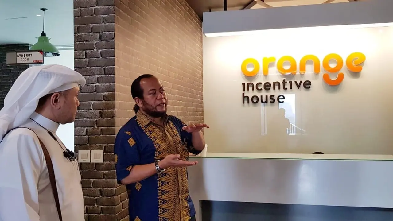 Vice Precident Al Daar Al Mamoor, Asim Garoot (kiri) saat menyambangi kantor Panorama JTB Tours Indonesia. (Istimewa)
