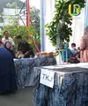 Ucok Baba mendampingi putranya, Adam wisuda. Kehadiran komedian yang juga pemeran itu menarik perhatian. Bahkan, diakhir memberikan sambutan, pria lima orang anak itu membuah heboh hingga semuanya tertawa. [Youtube/Ucok Baba official]