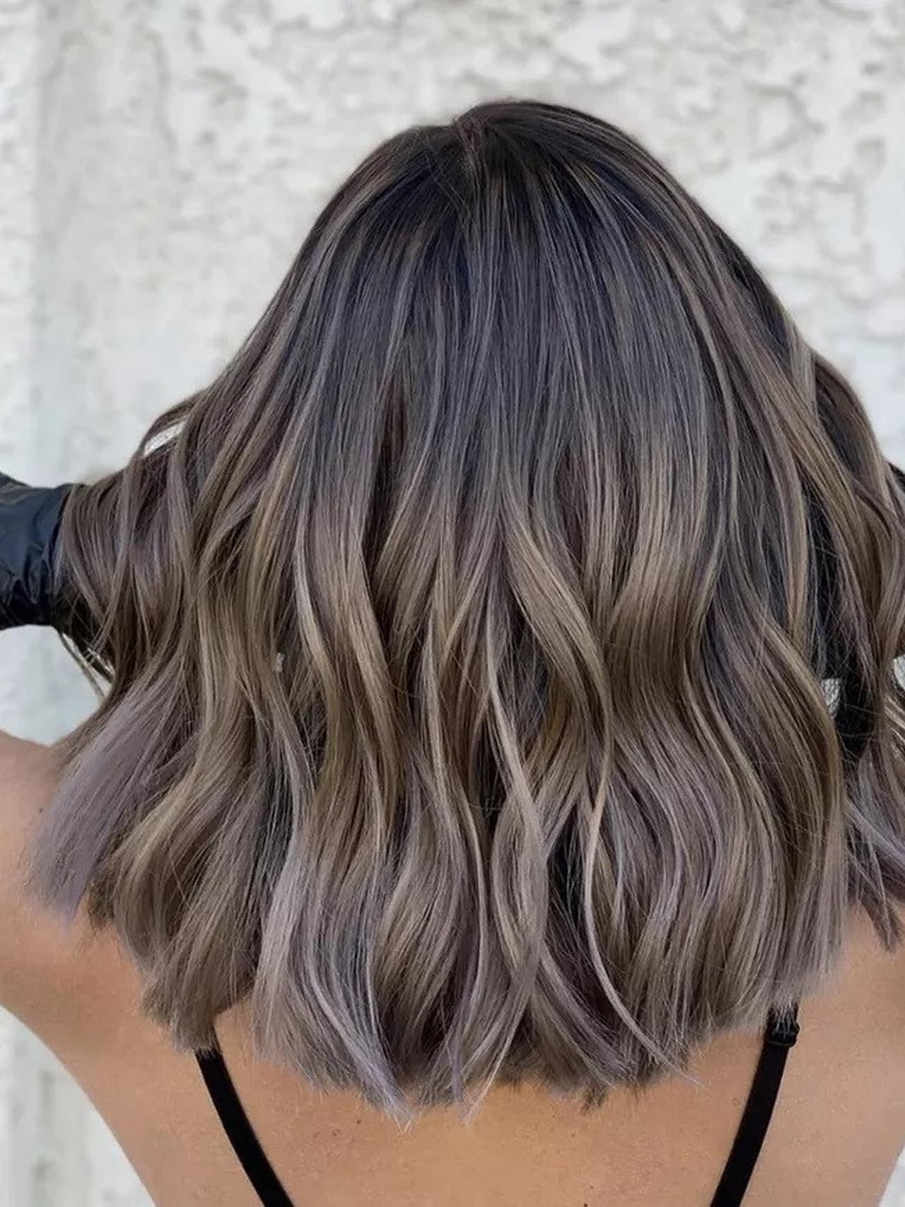 10 Kombinasi Warna Rambut Tahun 2025 yang Bikin Memukau, Gradasinya Elegan