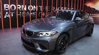 BMW M2 Coupe terbaru hadir sebagai salah satu ikon utama BMW M Corner di BMW Group Pavilion (Ray/Otosia.com)