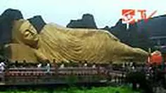 Ratusan umat Buddha peringati Waisak 2554 di Maha Vihara Bejijong, Trowulan, Mojokerto. Dengan khusuk pendeta dan umat melakukan ritual mengelilingi Buddha tidur dan pelataran vihara. 