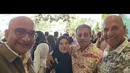 Hadir juga artis senior Mark Sungkar yang merupakan ayah Yusuf. Sekedar informasi, setelah cerai dengan Fanny Bauty Mark juga telah menikah lagi dengan perempuan yang usianya dibawah Shireen Sungkar. [Instagram/danielmarguari]