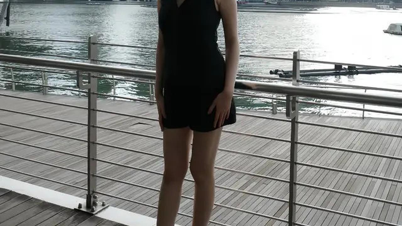 Gaya Minimalis Elegan Syifa Hadju Liburan di Singapura Serba Hitam, Jinjing Tas Rp71 Juta-an