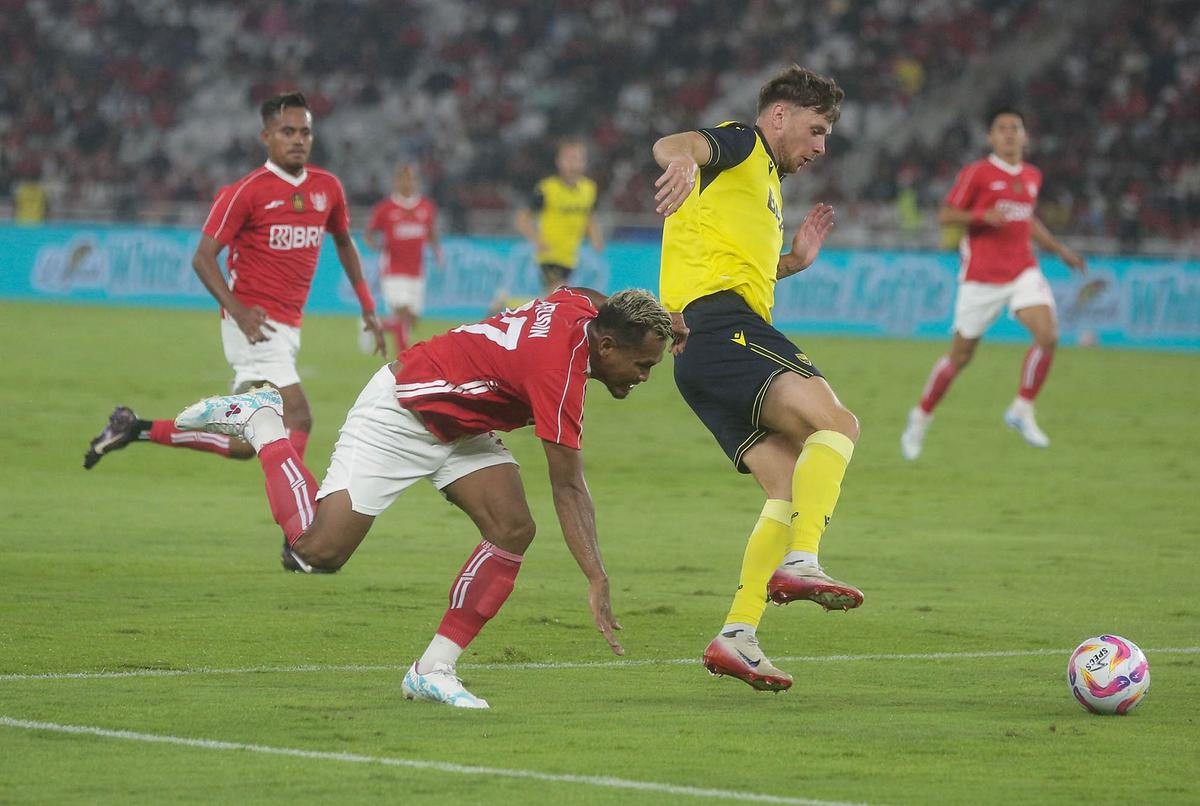 FOTO: Hujan Gol di SUGBK: Oxford United Libas Indonesia All Star 3-6 di  Laga Perdana Piala Presiden 2025