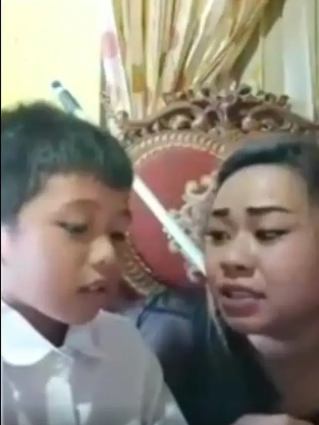 Viral Tante Lala, Ngegas Saat Ajari Sang Anak Baca Pancasila