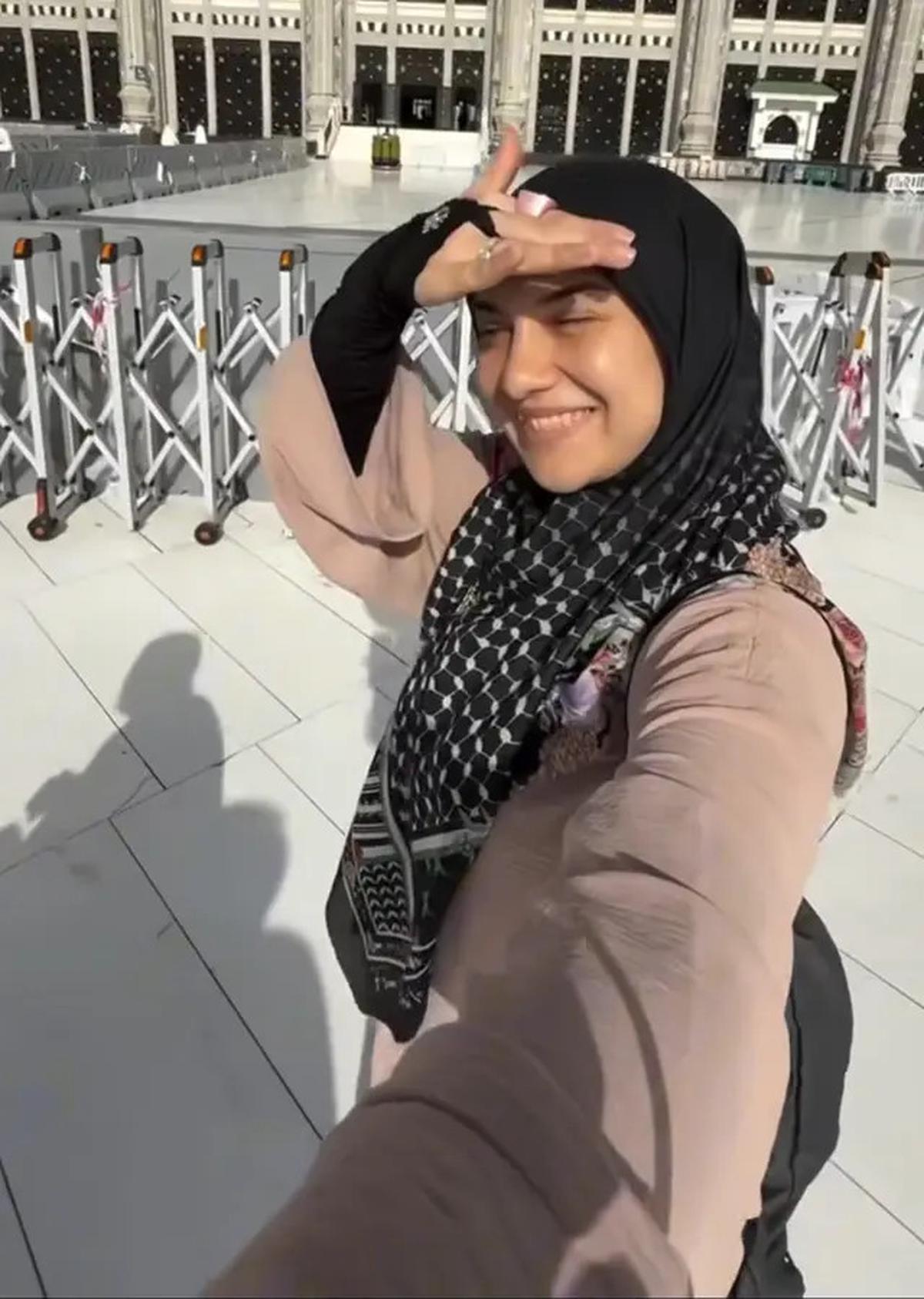 Begini Potret Tampilan Irish Bella dan Ryana Dea saat Melaksanakan Haji 2025