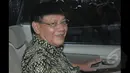 Mantan Panglima TNI, Endriartono Sutarto berada di dalam mobil mendatangi KPK, Jakarta, Kamis (12/2/2015). Kedatangannya memberi dukungan moril ke KPK dan meminta Presiden Jokowi segera memutuskan konflik antara KPK-Polri. (Liputan6.com/Herman Zakharia)