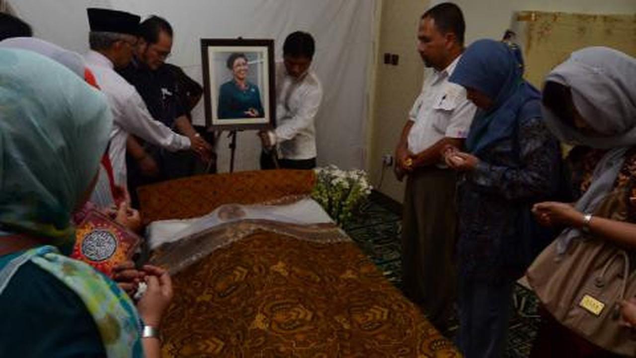 Jenazah Menkes tiba di kantor Kemenkes