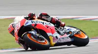Pebalap Repsol Honda, Marc Marquez, menjadi yang tercepat pada sesi latihan bebas pertama (FP1) MotoGP Americas di Circuit of the Americas (COTA), Austin, Texas, AS, Jumat (8/4/2016). (Bola.com/Crash)