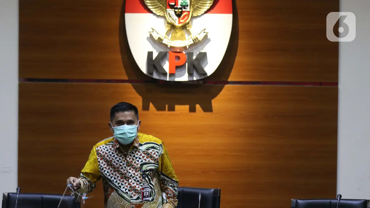 FOTO: KPK Resmi Tahan Bambang Giatno Rahardjo