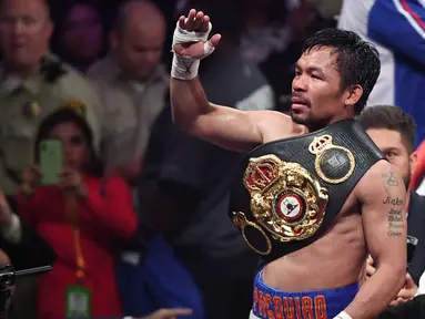 Petinju Manny Pacquiao merayakan kemenangan atas Keith Thurman dalam pertarungan gelar tinju Super World kelas Welter WBA di MGM Garden Arena, Las Vegas, Sabtu (20/7/2019). Setelah melalui duel 12 ronde, Pacquiao selaku penantang gelar berhasil keluar sebagai pemenang (Ethan Miller/Getty Images/AFP)