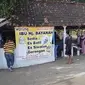 Suasana pengunjung di kedai es Batil Lamongan Jawa Timur. (Istimewa)