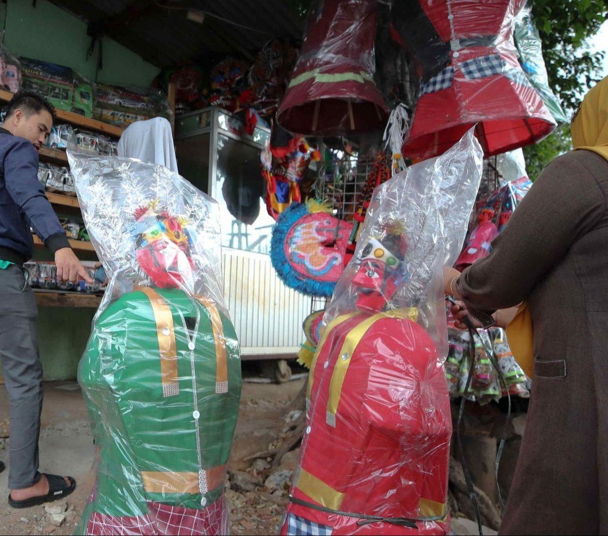 Platform-platform ini menawarkan berbagai jenis mainan dengan harga yang jauh lebih murah dibandingkan dengan harga di pasar maupun di toko-toko mainan. Foto: Liputan6.com / Herman Zakharia <br>