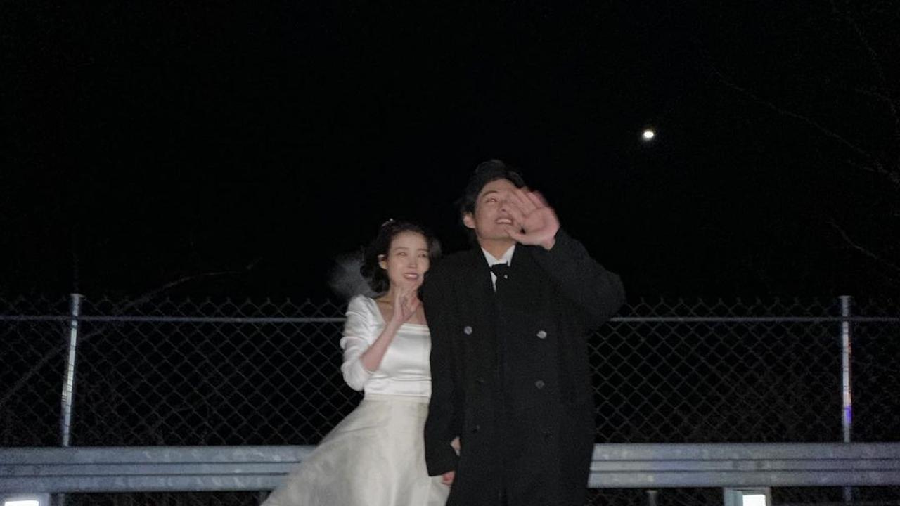 IU - V BTS  di balik layar video klip "Love Wins All". [Foto: Instagram/thv]