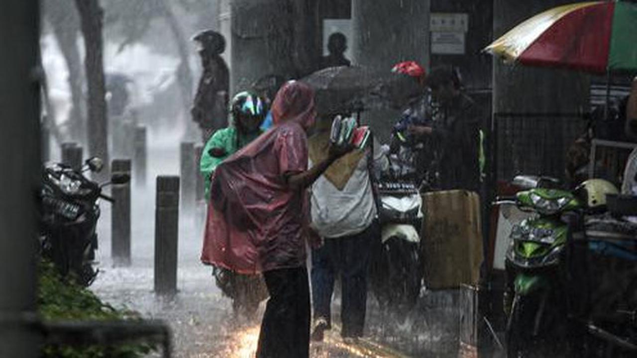 Prakiraan Cuaca Jabodetabek 1 November 2025: Hujan Ringan Berpotensi Petir