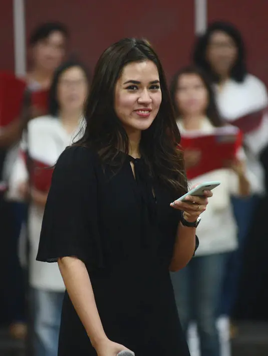 Pertama kali mendapatkan tawaran, Raisa sangat antusias menyambutnya. Konser berlansung di Teater Jakarta, Taman Ismail Marzuki (TIM), Jakarta, Minggu (28/8) berlangsung meriah. Beberapa penyanyi turut meramaikannya. (Galih W. Satria/Bintang.com)