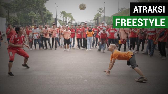 Berita video keseruan atraksi freestyle dari Sumarlin Beta bersama Jakmania saat Persija Jakarta menjadi juara Liga 1 2018.