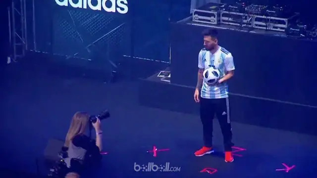 VIDEO: Saat Messi, Zidane, dan Kaka Pamerkan Bola Piala Dunia 2018