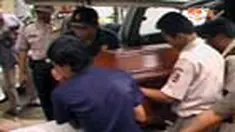 Jenazah terduga teroris Yuli Harsono belum diambil pihak keluarga. Sementara warga Banyuurip, Purworejo, Jateng, menolak jenazah Yuli dimakamkan di desa mereka. 