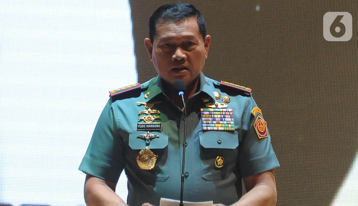 Panglima TNI Laksamana Yudo Margono mengungkapkan alasan mengapa buku tersebut diluncurkan di Perpusnas. "Sengaja ini kita launching di Perpustakaan Nasional karena di Perpustakaan Nasional ada 1,5 juta buku di sini, dan di antaranya nanti buku ini juga akan menjadi kekayaan kita di Perpusnas," kata Yudo.  (merdeka.com/imam buhori)