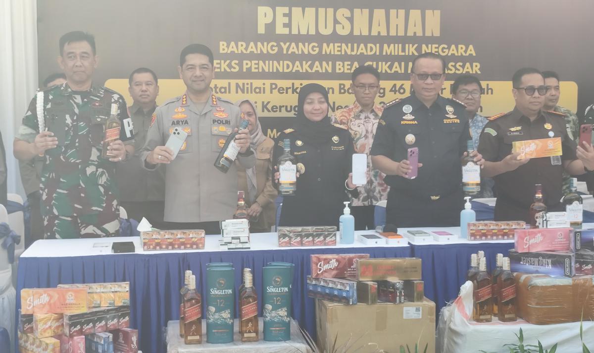 Bea Cukai Pelabuhan Makassar memusnahkan barang ilegal. (Istimewa).
