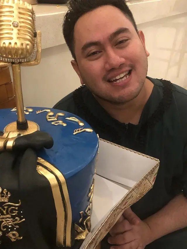 Genap 33 Tahun, Ini 6 Momen Kejutan Ulang Tahun Nassar Dapat Kue Unik di Bali