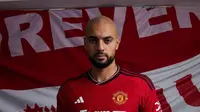 Sofyan Amrabat bergabung dengan Manchester United dengan status pinjaman selama semusim seharga 10 juta euro. Gelandang asal Maroko itu akan mengenakan nomor punggung 4. (foto: Instagram @manchesterunited)