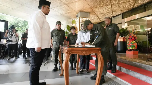 Menteri Sosial Saifullah Yusuf (Gus  Ipul) melantik pejabat struktural eselon III dan IV di lingkungan Kementerian Sosial.