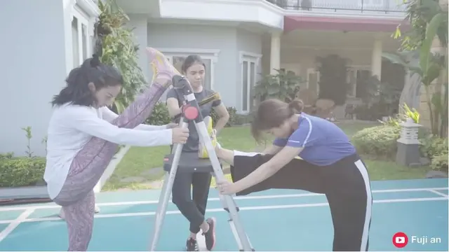 7 Momen Fuji Belajar Wushu Bareng Krisdayanti, Gerakannya Curi Perhatian