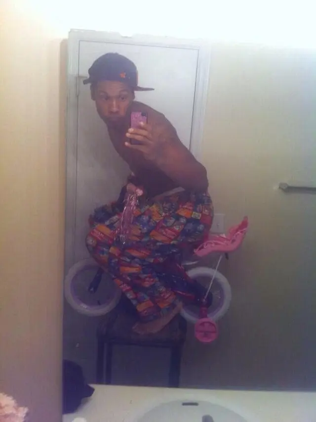 selfie nyeleneh (foto: twitter/@selfygames)