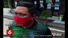 Meluasnya penyebaran Covid-19 di Surabaya membuat pemerintah setempat mengeluarkan kebijakan baru terkait aktivitas warga sehari-hari. Khususnya pasar, pemerintah berharap para pedagang agar dapat berjualan secara online, dan physical distancing teta...