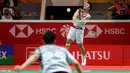<p>Pebulu tangkis tunggal putra Indonesia, Jonatan Christie melakukan pukulan smash ke arah wakil Jepang, Kenta Nishimoto pada laga perempat final Indonesia Masters 2025 di Istora Senayan, Jakarta, Jumat (24/01/2025). (Bola.com/Bagaskara Lazuardi)</p>