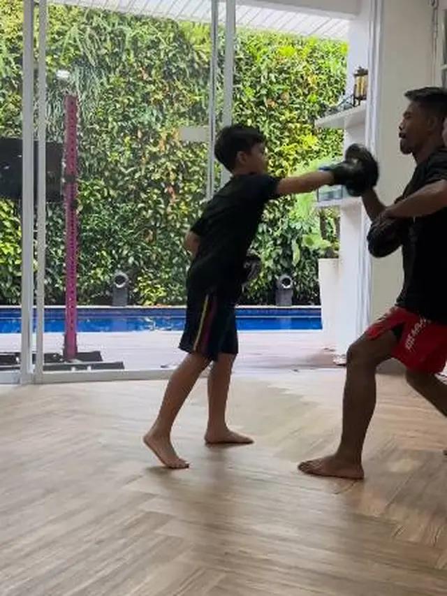 Ditonjok Teman Sekolah, Ini 7 Momen Rafathar Latihan Bela Diri Bersama Juara MMA