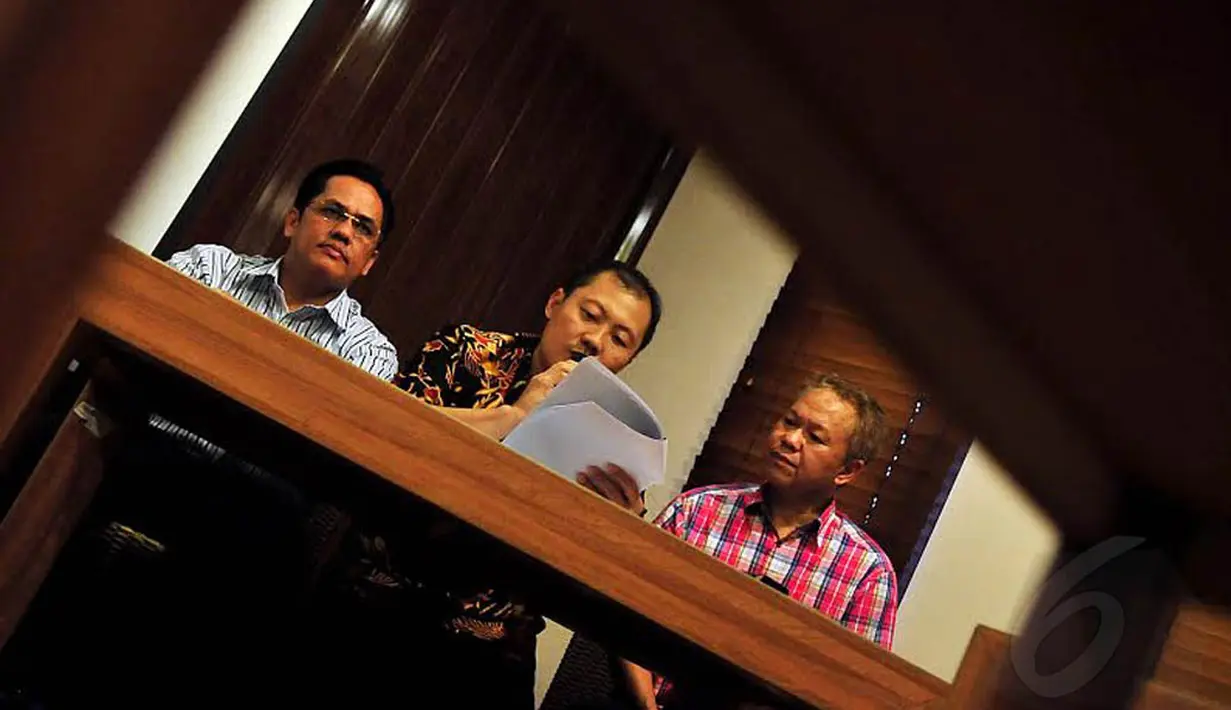 Proses jual-beli itu ternyata dibatalkan oleh pemilik tanah. Sebaliknya, justru Theresia menjadi tersangka karena pembuatan akte jual beli.(Liputan6.com/Johan Tallo)