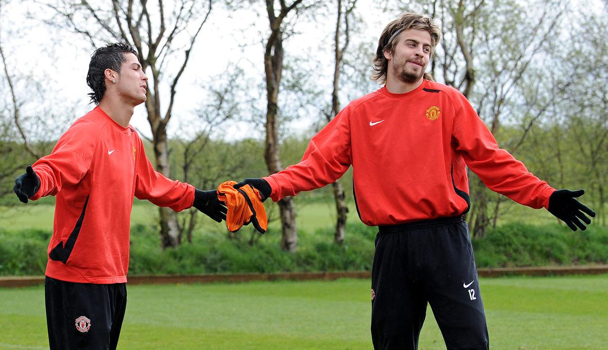 Gerard Pique merupakan didikan akademi La Masia. Namun pada tahun 2004, ia dibeli oleh Manchester United. Berseragam MU selama 2004-2008, penampilan terbanyak Pique dalam semusim terjadi di 2007/08. Memang kesempatannya bermain saat itu masih sedikit, karena ada duet Rio Ferdinand dan Nemanja Vidic di jantung pertahanan. (AFP/Andrew Yates)