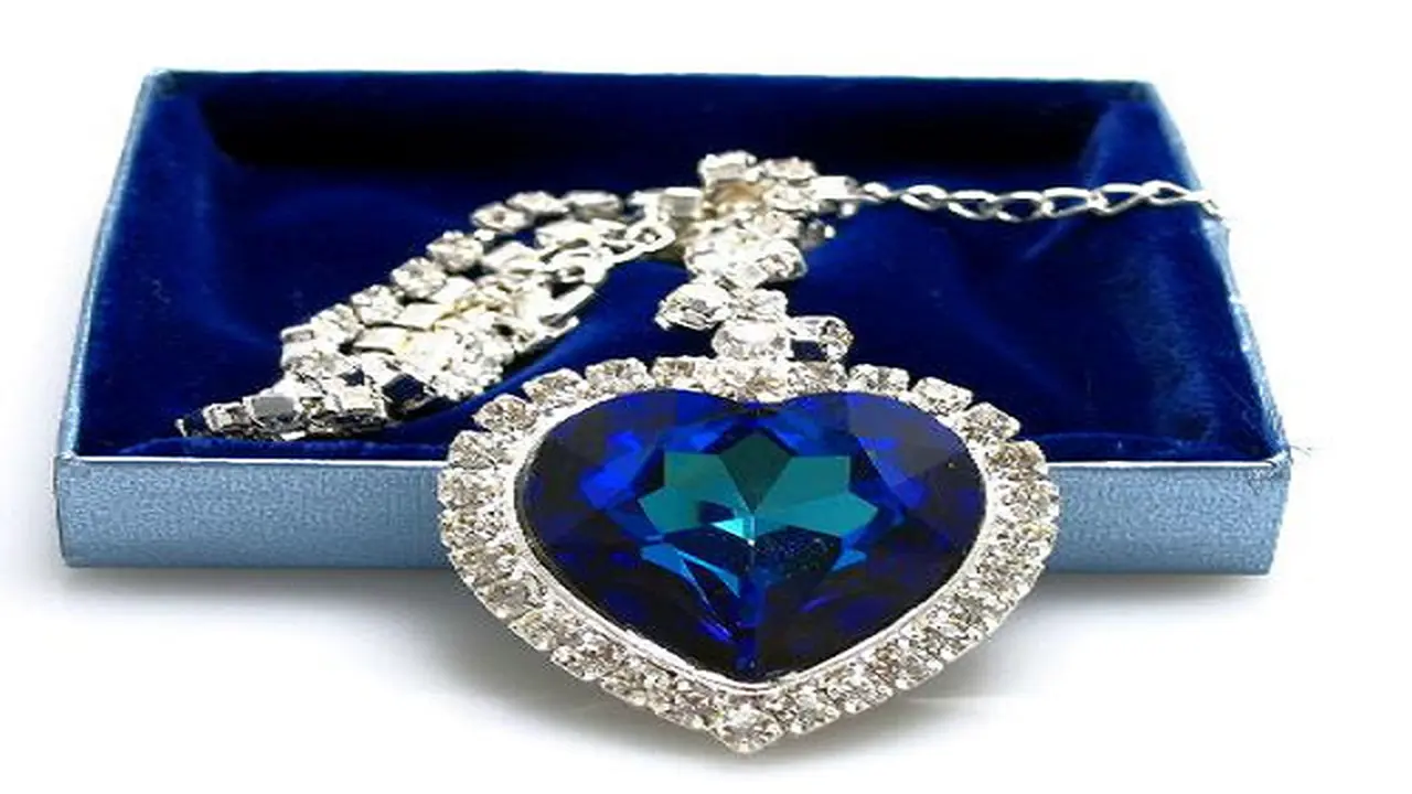 Berlian heart of the ocean diamond 4