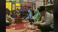 Bukan Keluarga, Wanita Ungkap Alasan Haru Gelar Tahlilan untuk Mendiang Suami Jennifer Coppen, Dali Waasink.&nbsp; foto: TikTok @itsmerbu