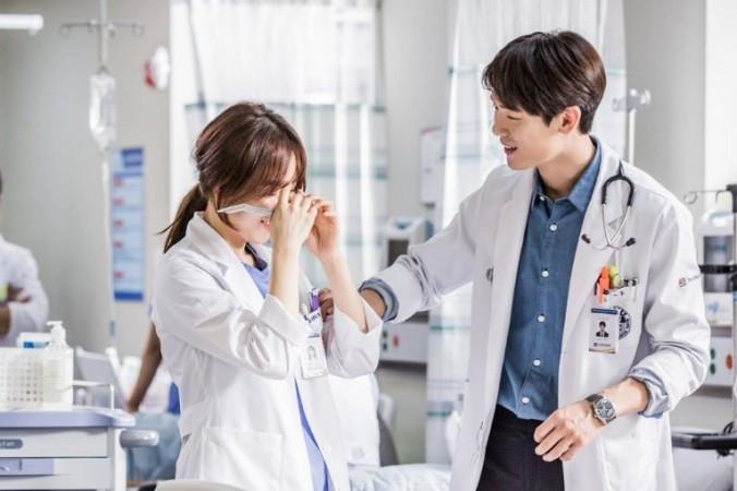Romantic Doctor Teacher Kim Tamat Netizen Ingin Kisah Prekuelnya News Entertainment Fimela Com
