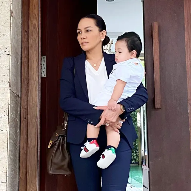 Potret Kebersamaan Fitri Salhuteru dan Anak Nikita Mirzani, Dekat Banget