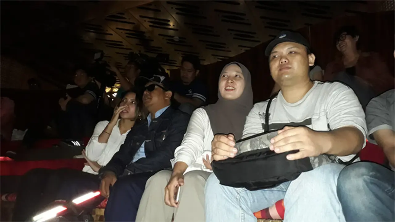 Relawan dan tunanetra