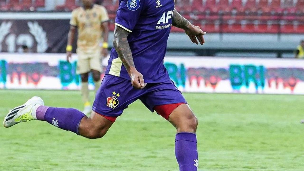 Sempat Nganggur, Begini Aksi Keren Irfan Bachdim Kembali Bermain Bola dengan Klub Barunya