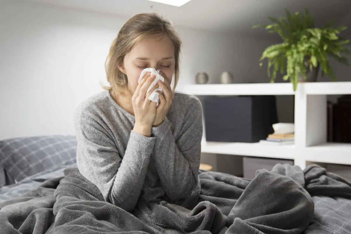 Gambar Ilustrasi Wanita Terserang Flu Parah
