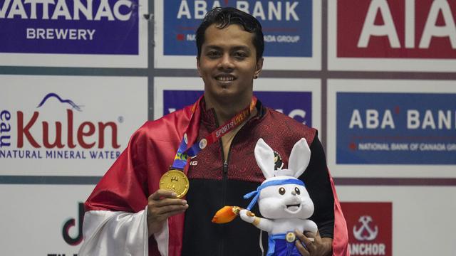 Ekspresi Perenang Indonesia I Gede Siman Sudartawa dan Masniari Wolf Raih Medali Emas SEA Games 2023